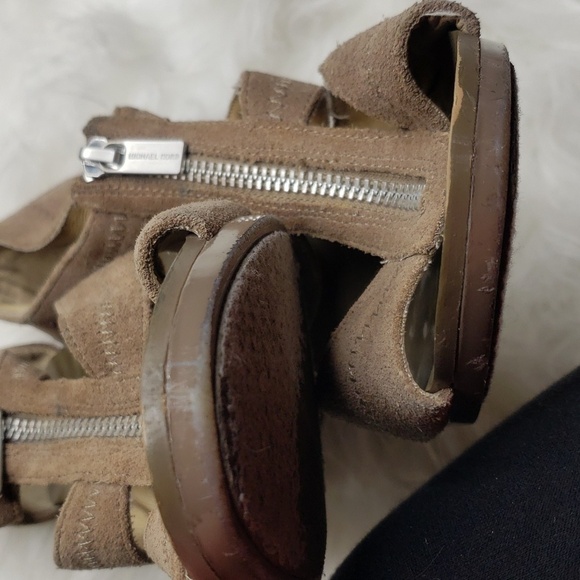 Michael Michael Kors Berkley T Strap Open Toe Suede Sandals Taupe zipper - Picture 14 of 14